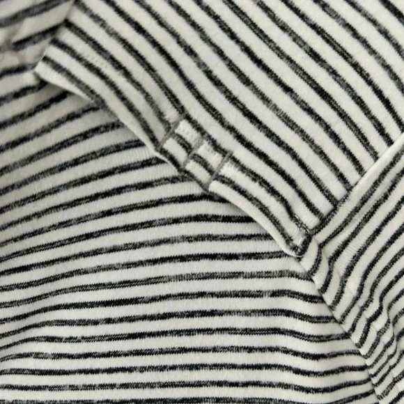 Lululemon 1/4 zip  striped running shirt - Picture 4 of 12